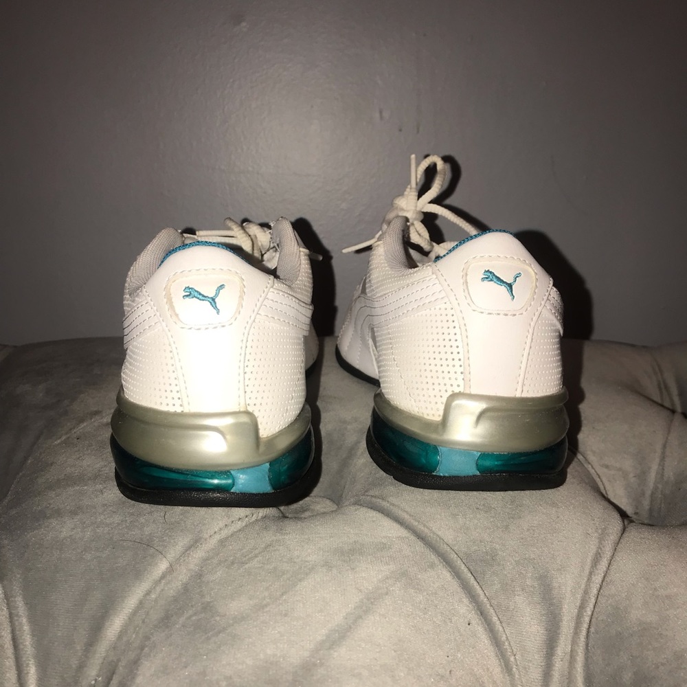 White puma sneaker